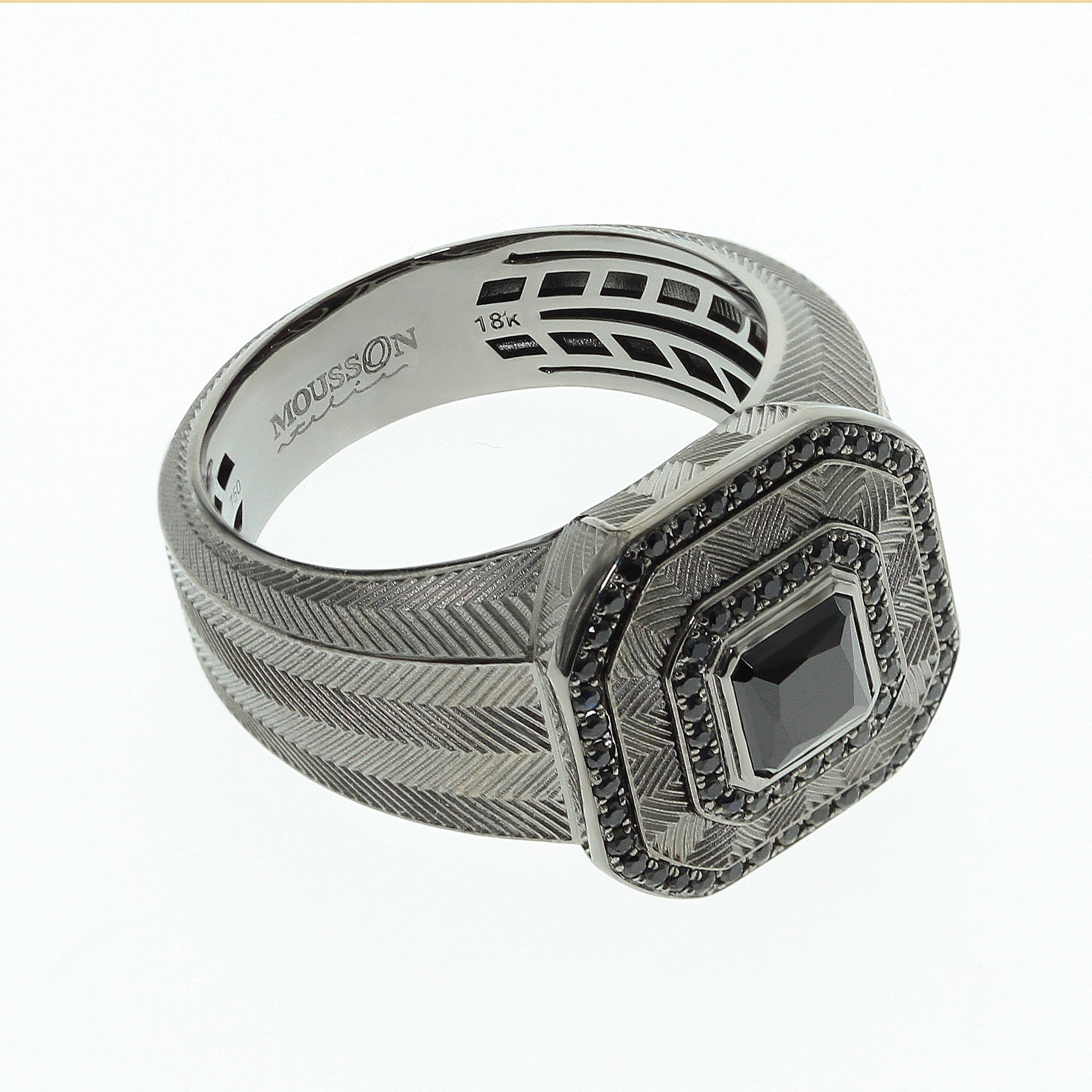 R 0106-1 18K Black Gold, Spinel, Black Diamonds Mens Ring