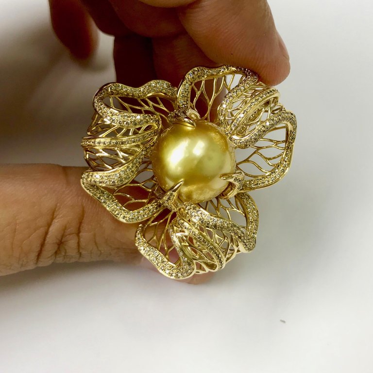 R 0111-0, 18K Yellow Gold, South Sea Pearl, Champagne Diamonds Ring