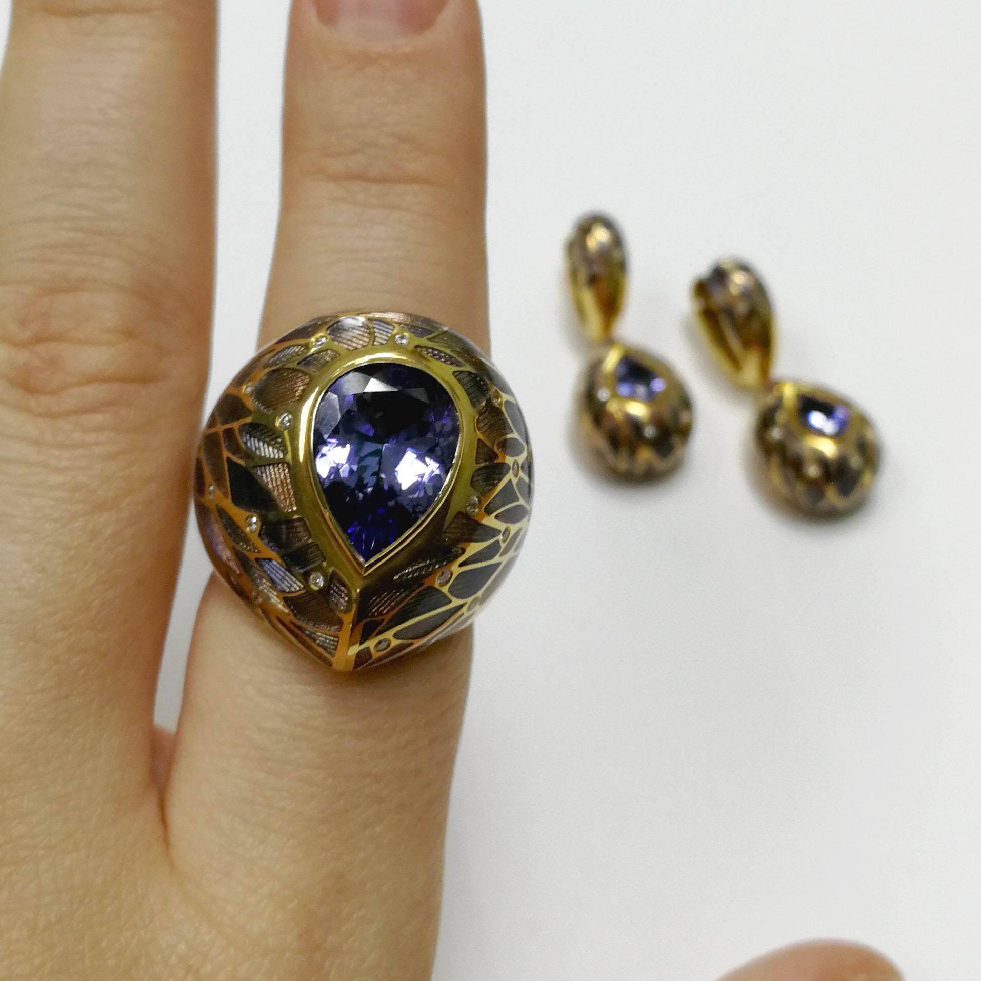 R 0261-1 18K Yellow Gold, Enamel, Tanzanite, Diamonds Ring