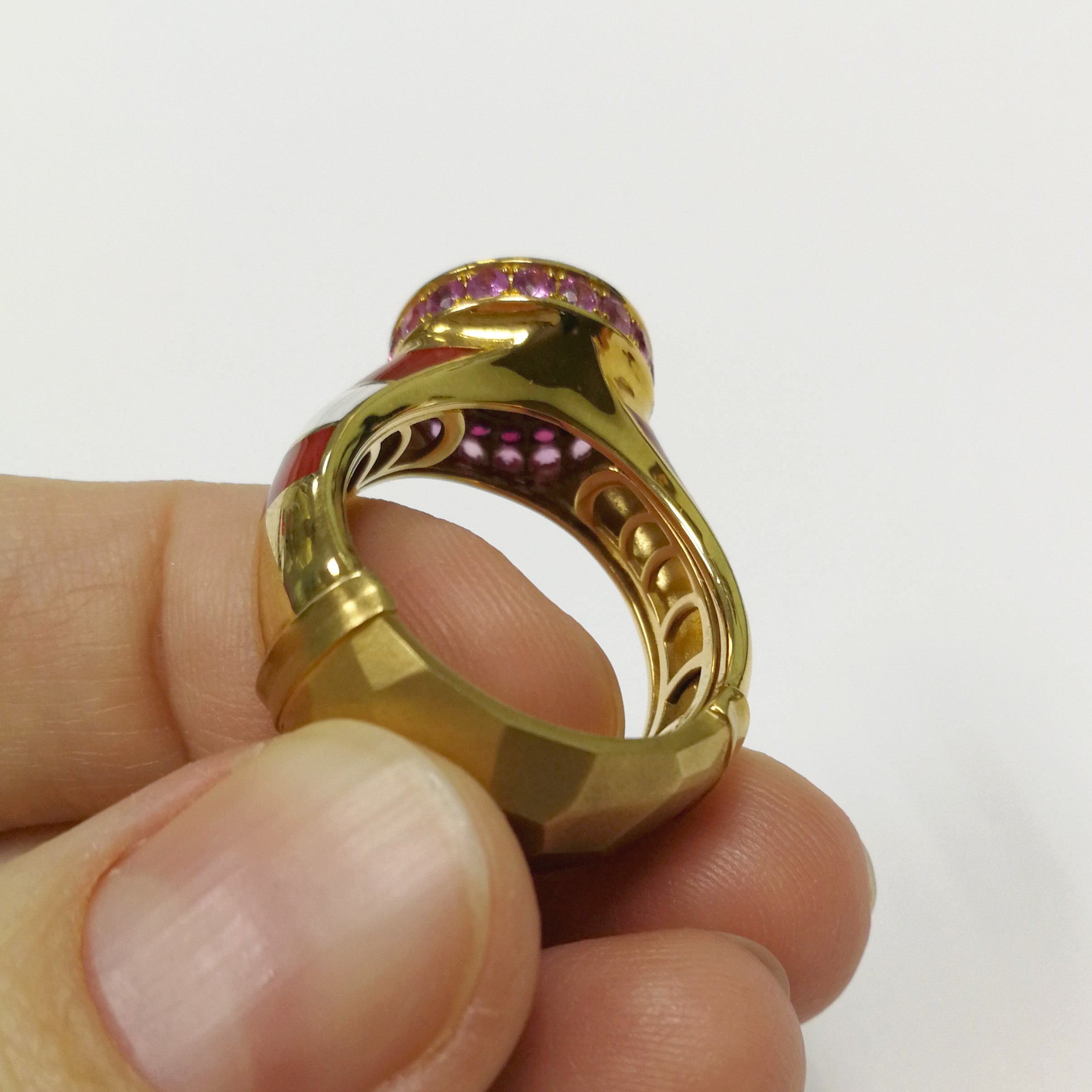 R 0295-0, 18K Yellow Gold, Pink Tourmaline, Pink Sapphires, Enamel Ring