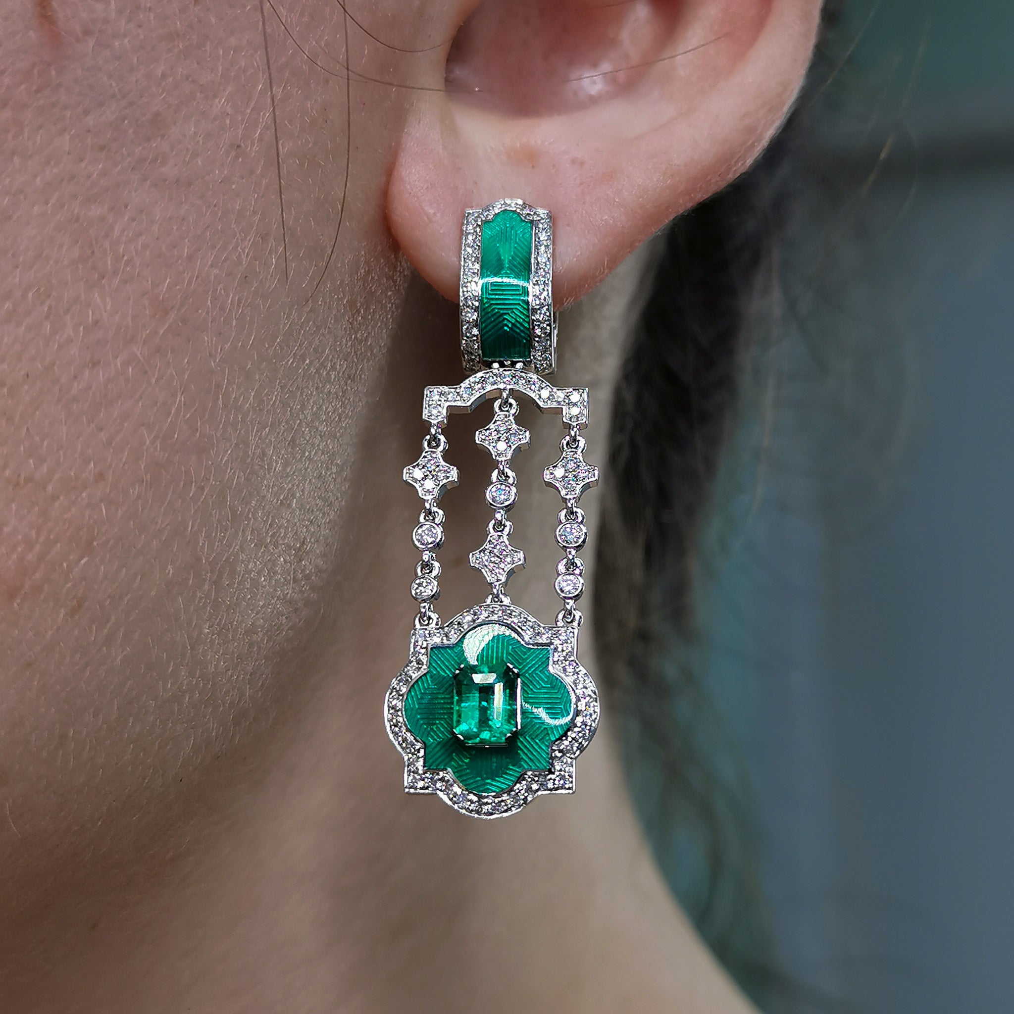 E 0117-10 18K White Gold, Emerald, Diamonds Earrings