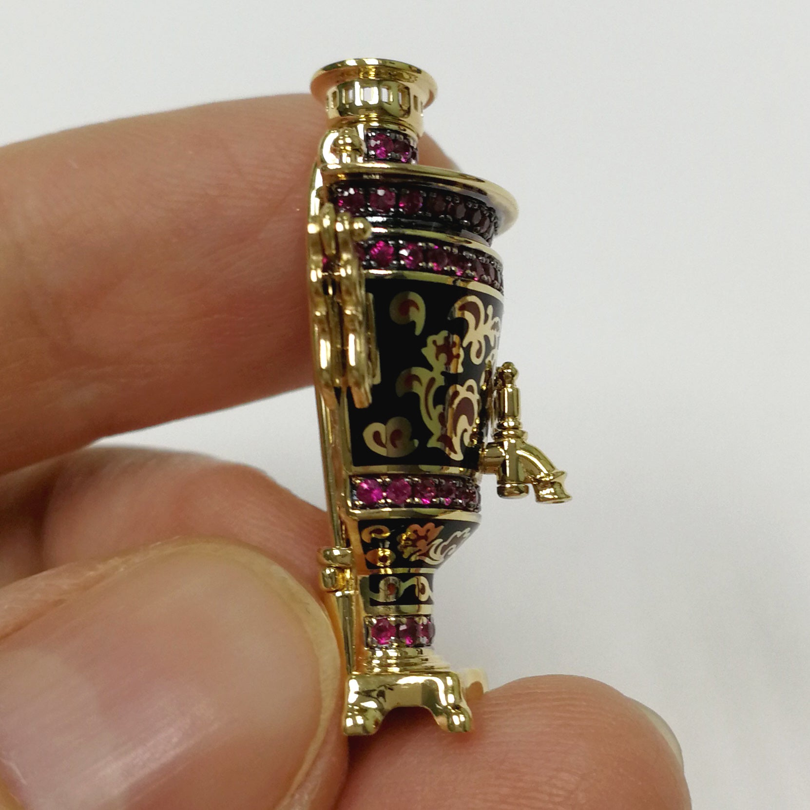 Brs 0235-0, 18K Yellow Gold, Enamel, Ruby Samovar Brooch