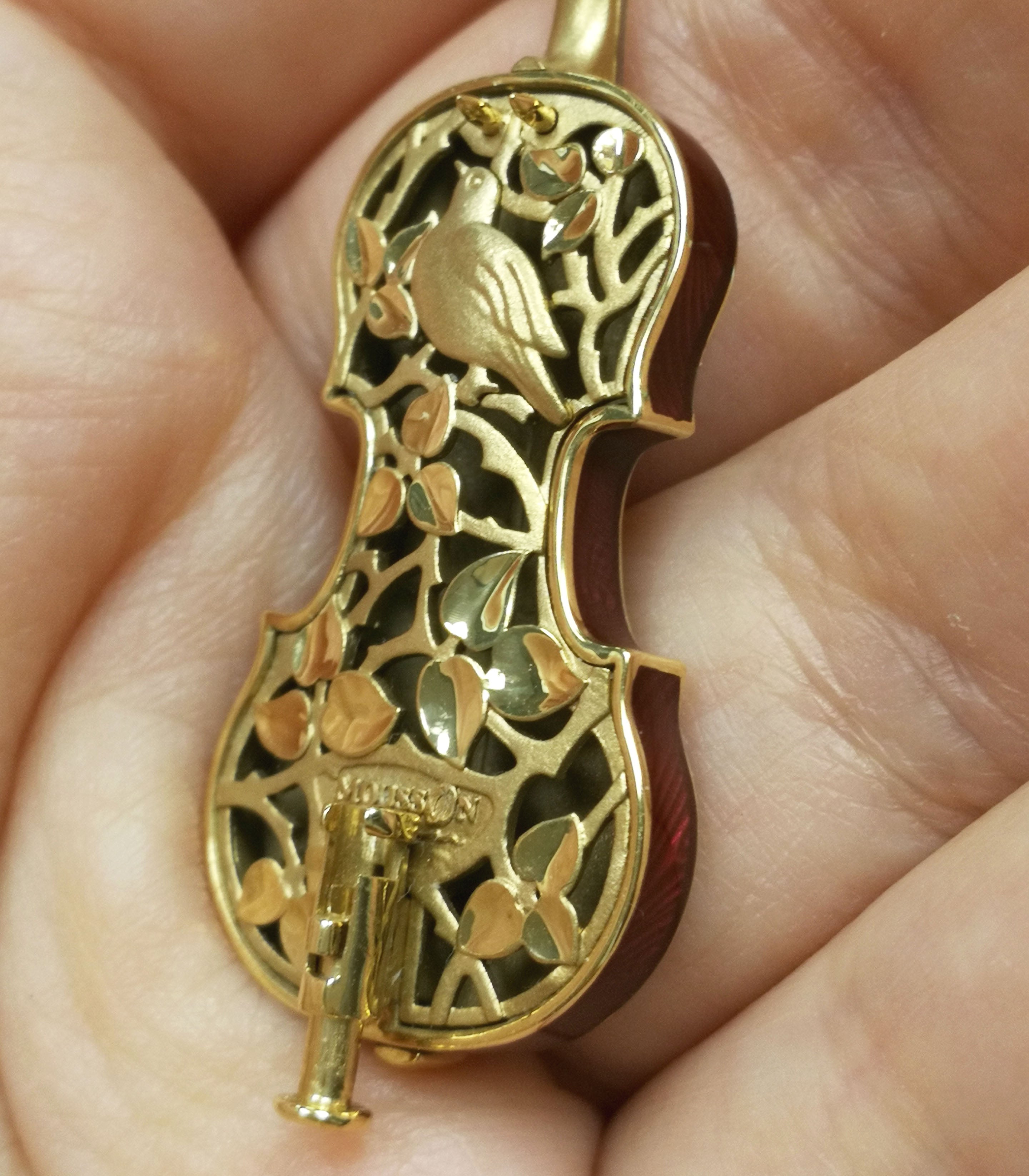 Brs 0267-0, 18K Yellow Gold, Enamel, Diamonds Violin Brooch