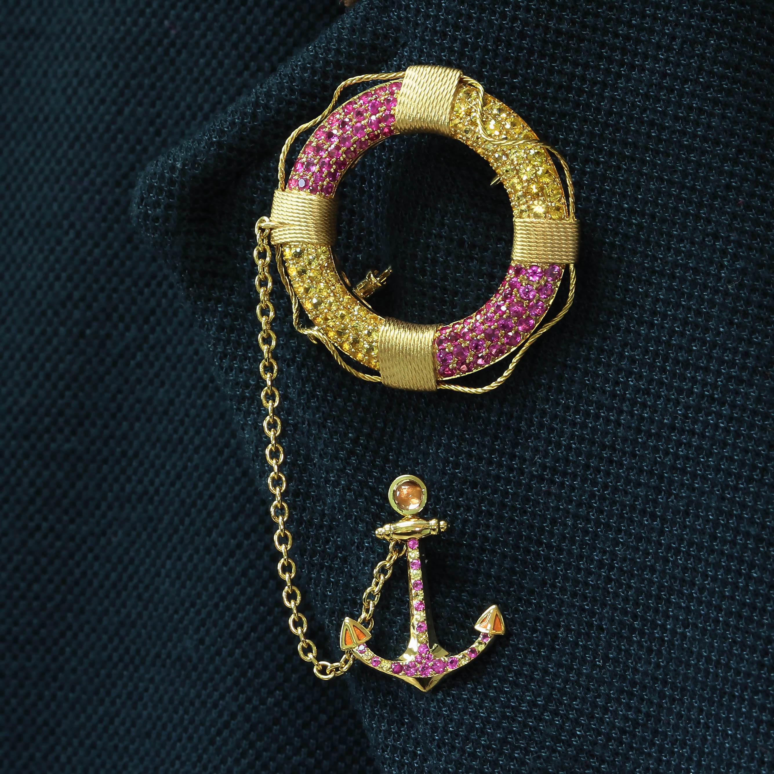 Brs 0293-0, 18K Yellow Gold, Sapphires Lifebuoy Brooch
