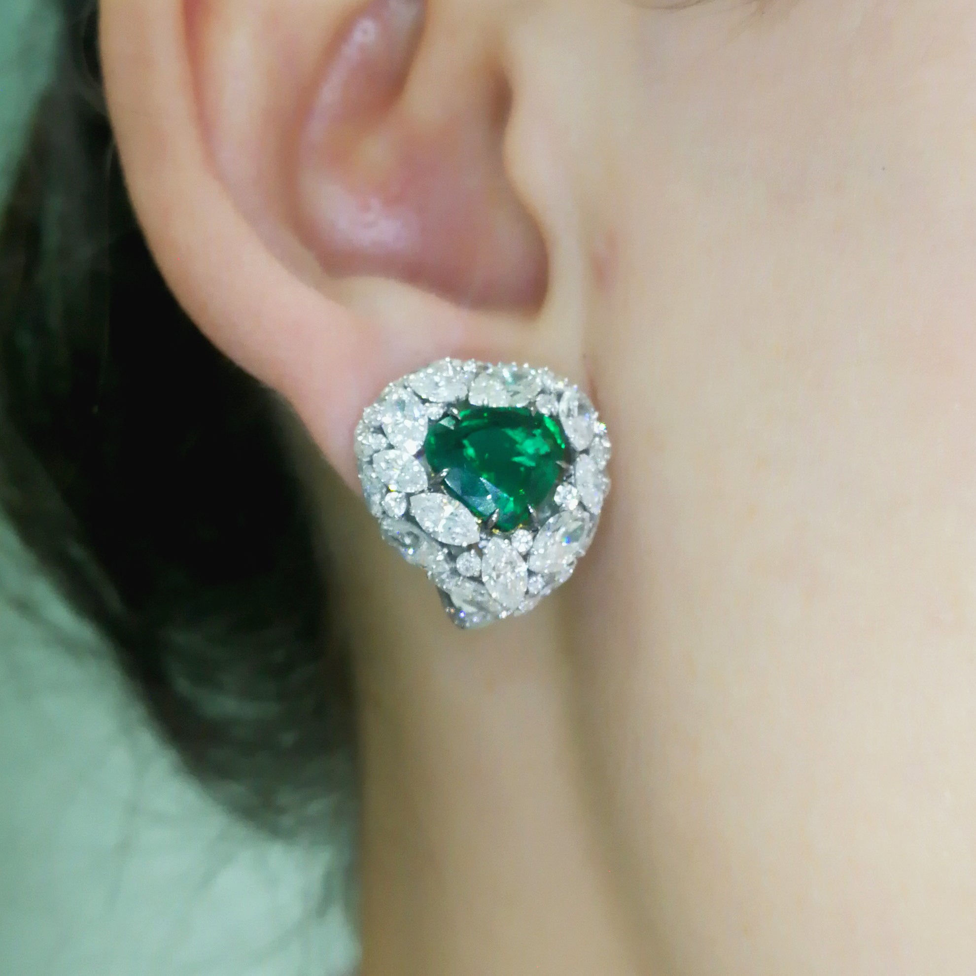 E 0114-0/1 18K White Gold, Emerald, Diamonds Earrings