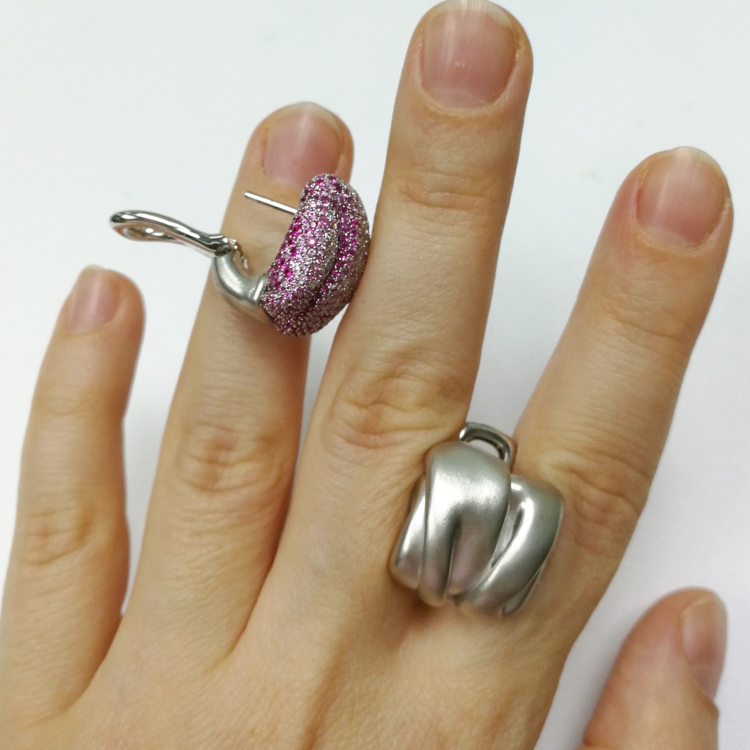 E 0132-1, 18K White Gold, Pink Sapphires, Diamonds Earrings