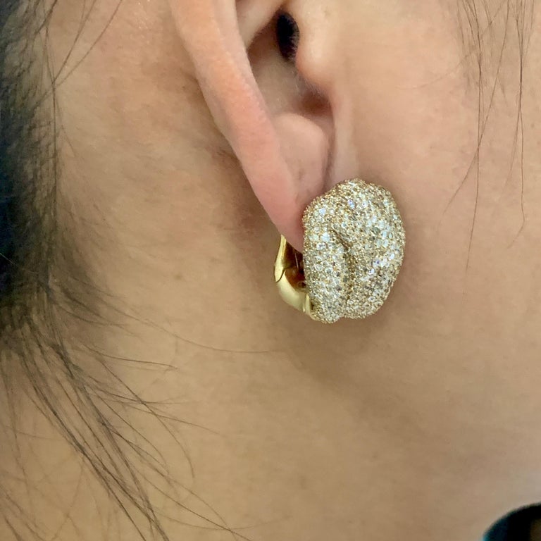 E 0132-1, 18K Yellow Gold, White and Champagne Diamonds Earrings