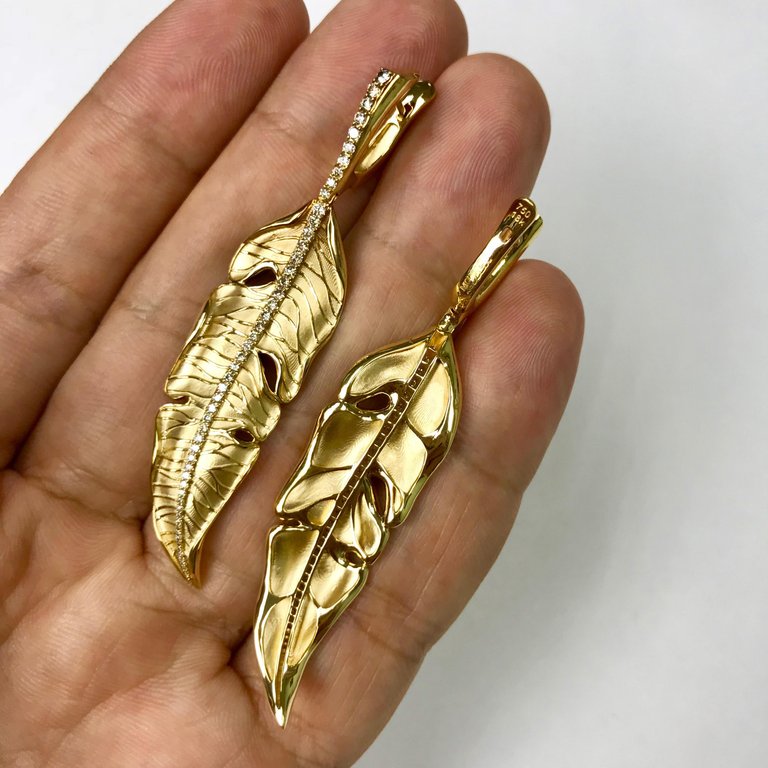 E 0164-0, 18K Yellow Gold, Champagne Diamonds Earrings