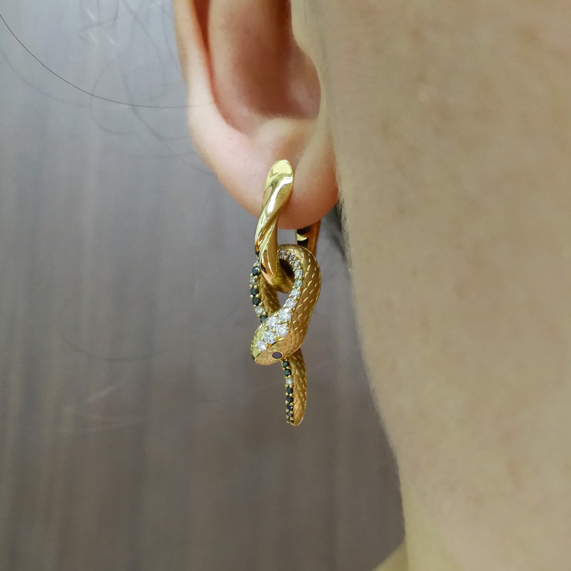 E 0188-0 18K Yellow Gold, Diamonds Snake Earrings