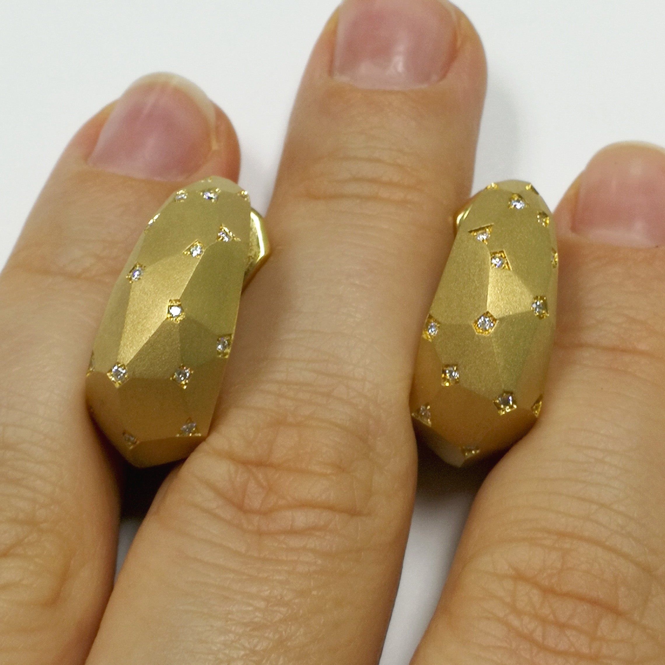 E 0190-7, 18K Yellow Gold, Diamonds Earrings