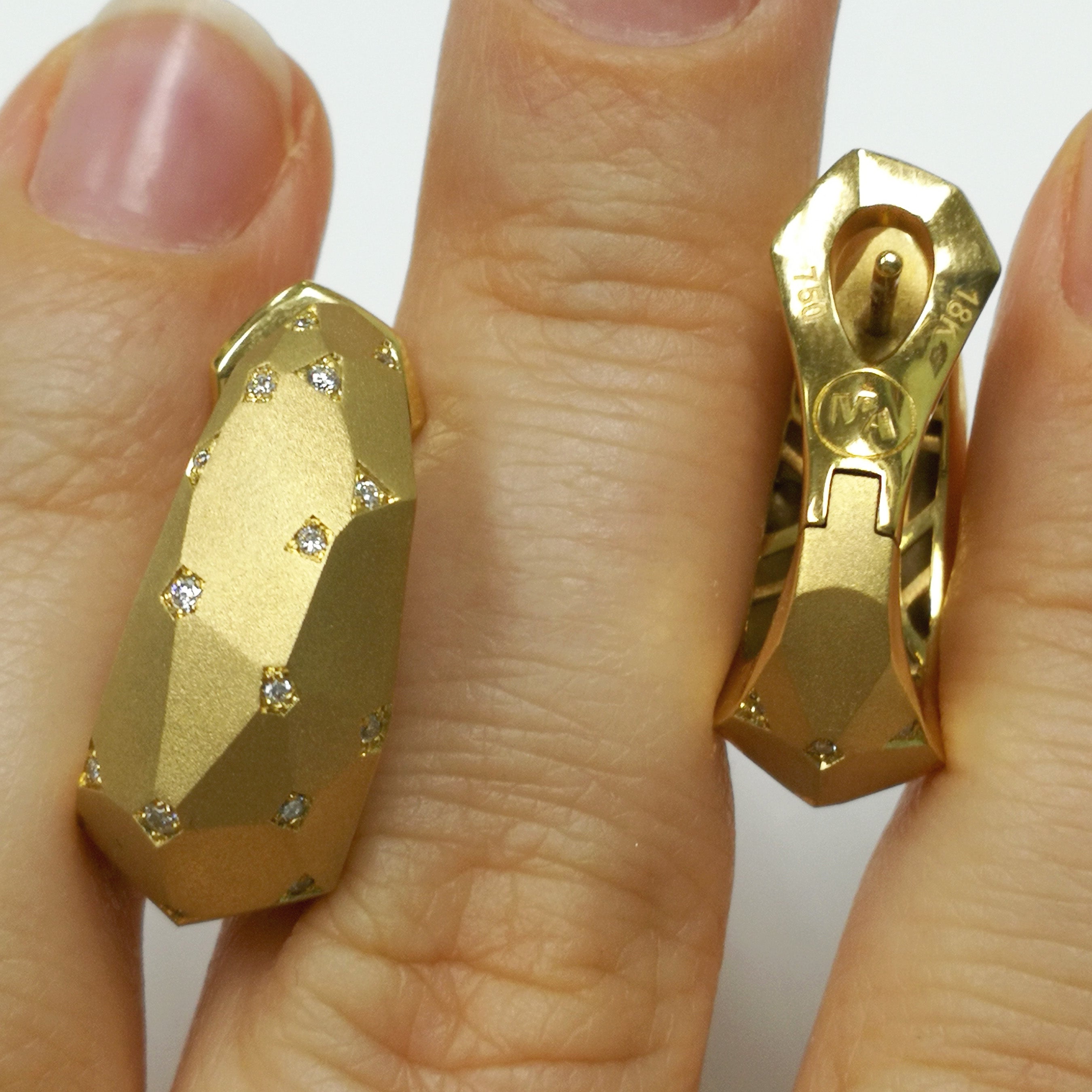 E 0190-7, 18K Yellow Gold, Diamonds Earrings