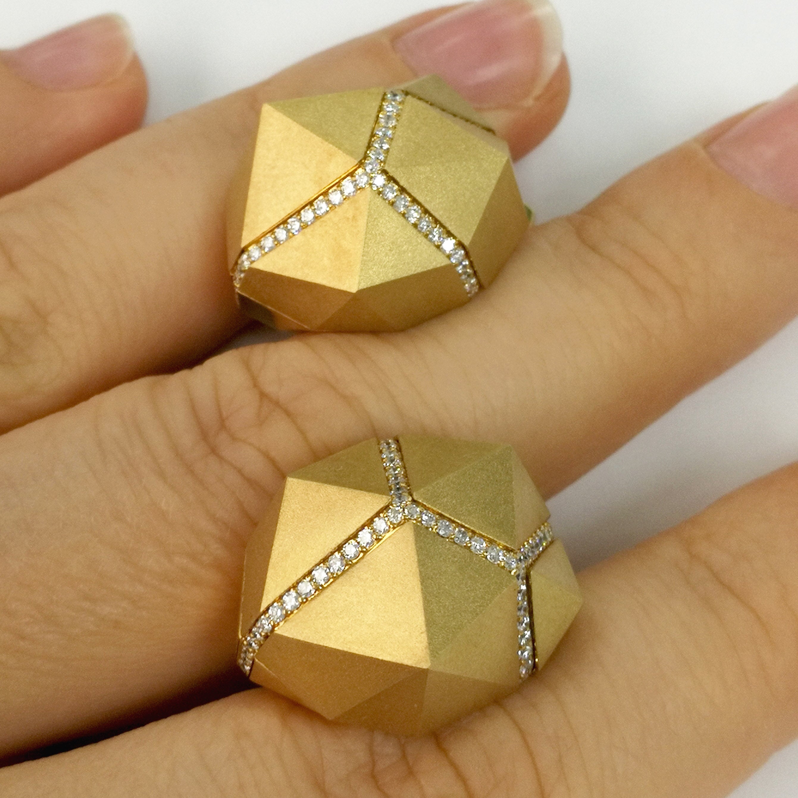 E 0191-0, 18K Yellow Gold, Diamonds Earrings