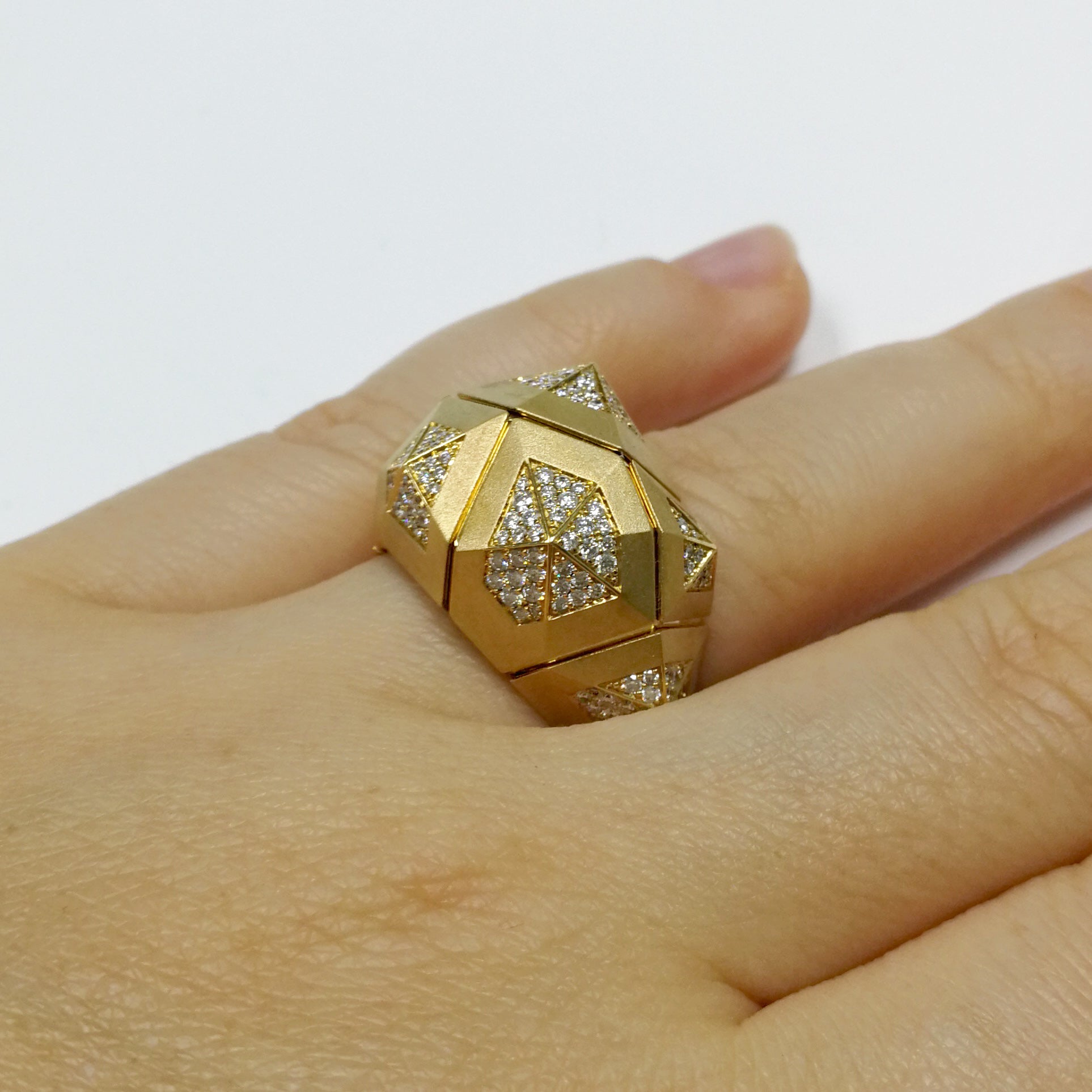 R 0191-1, 18K Yellow Gold, Diamonds Ring