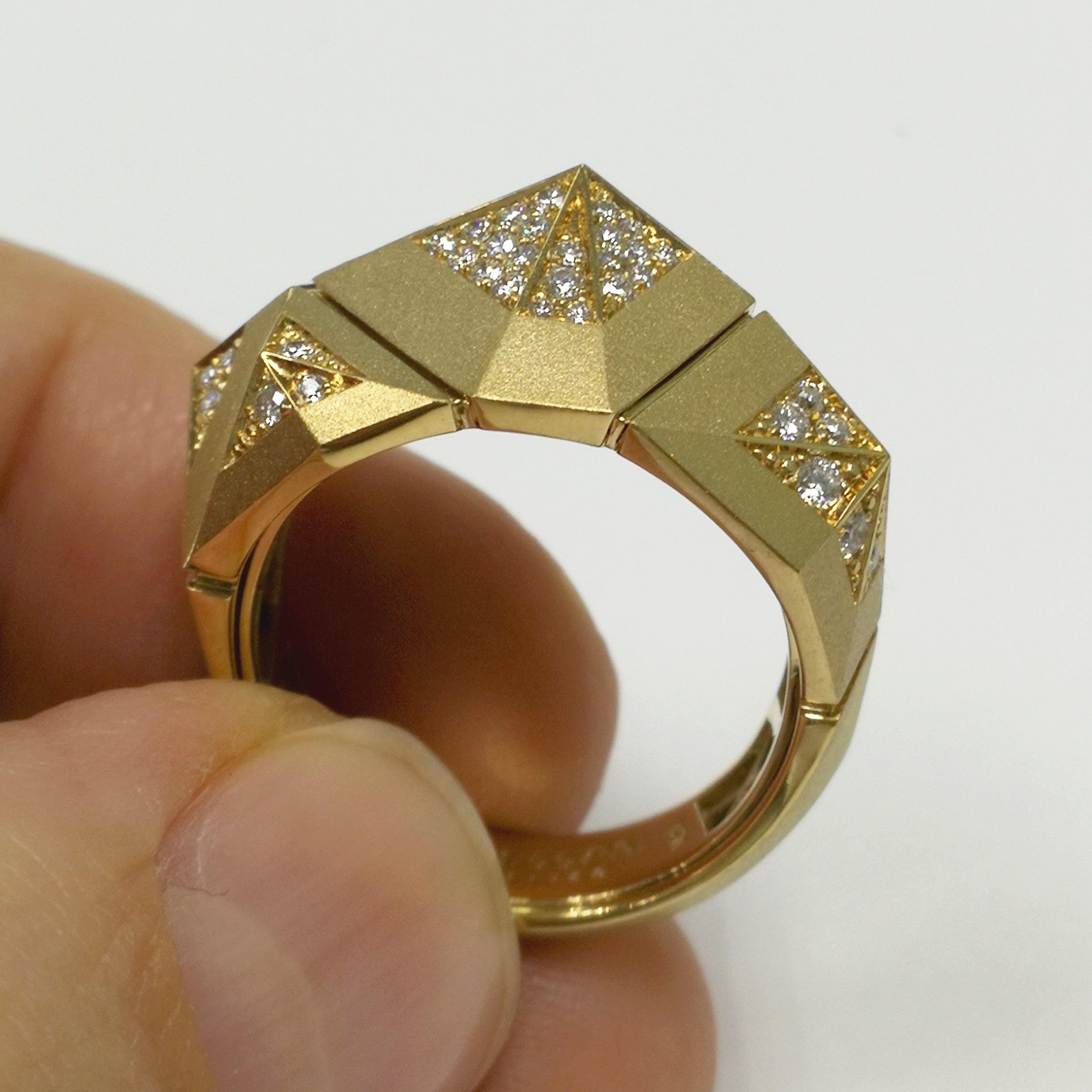 R 0191-3, 18K Yellow Matte Gold, Diamonds Ring