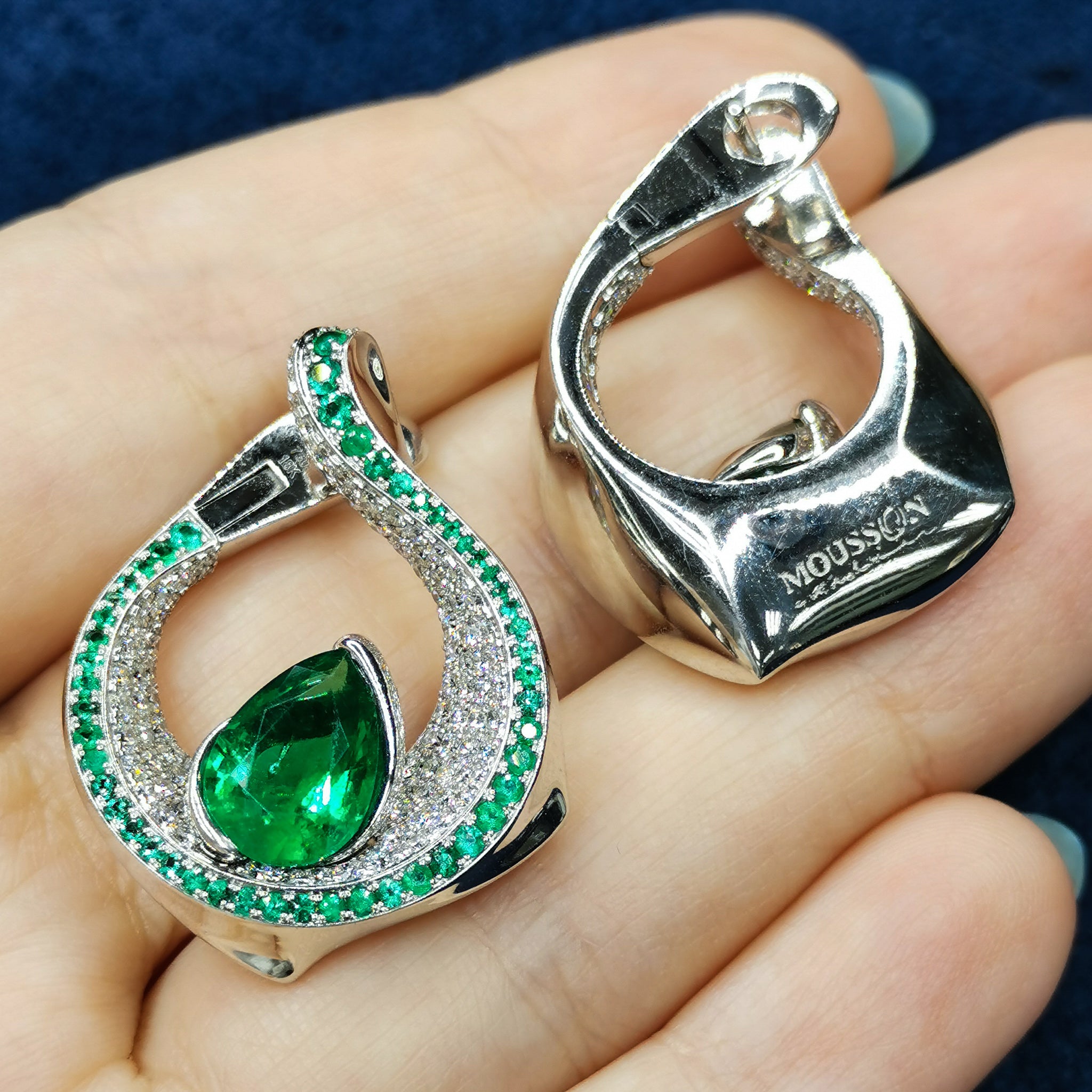 E 0120-0 18K White Gold, Emerald, Diamonds Earrings