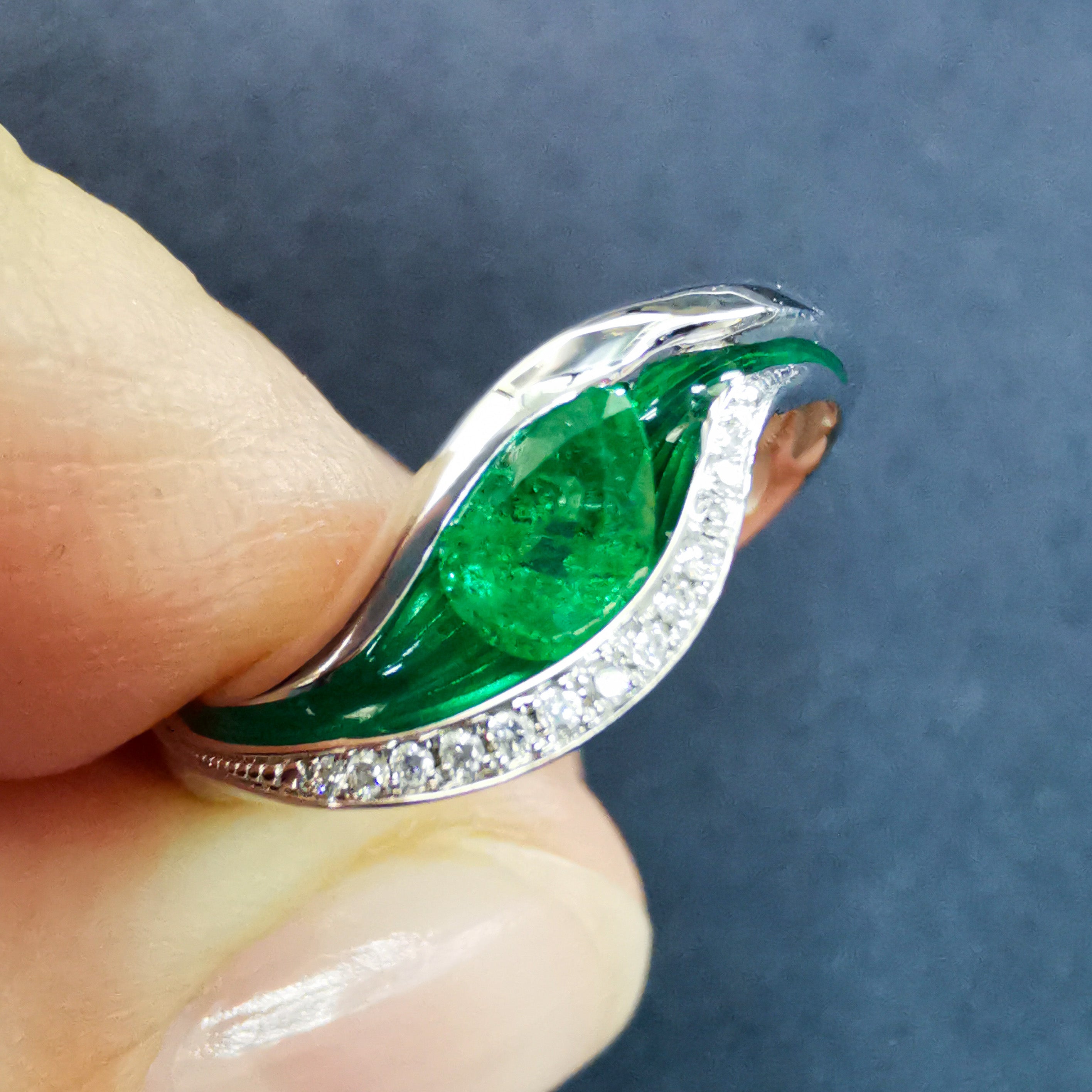 R 0123-7 18K White Gold, Enamel, Emerald, Diamonds Ring