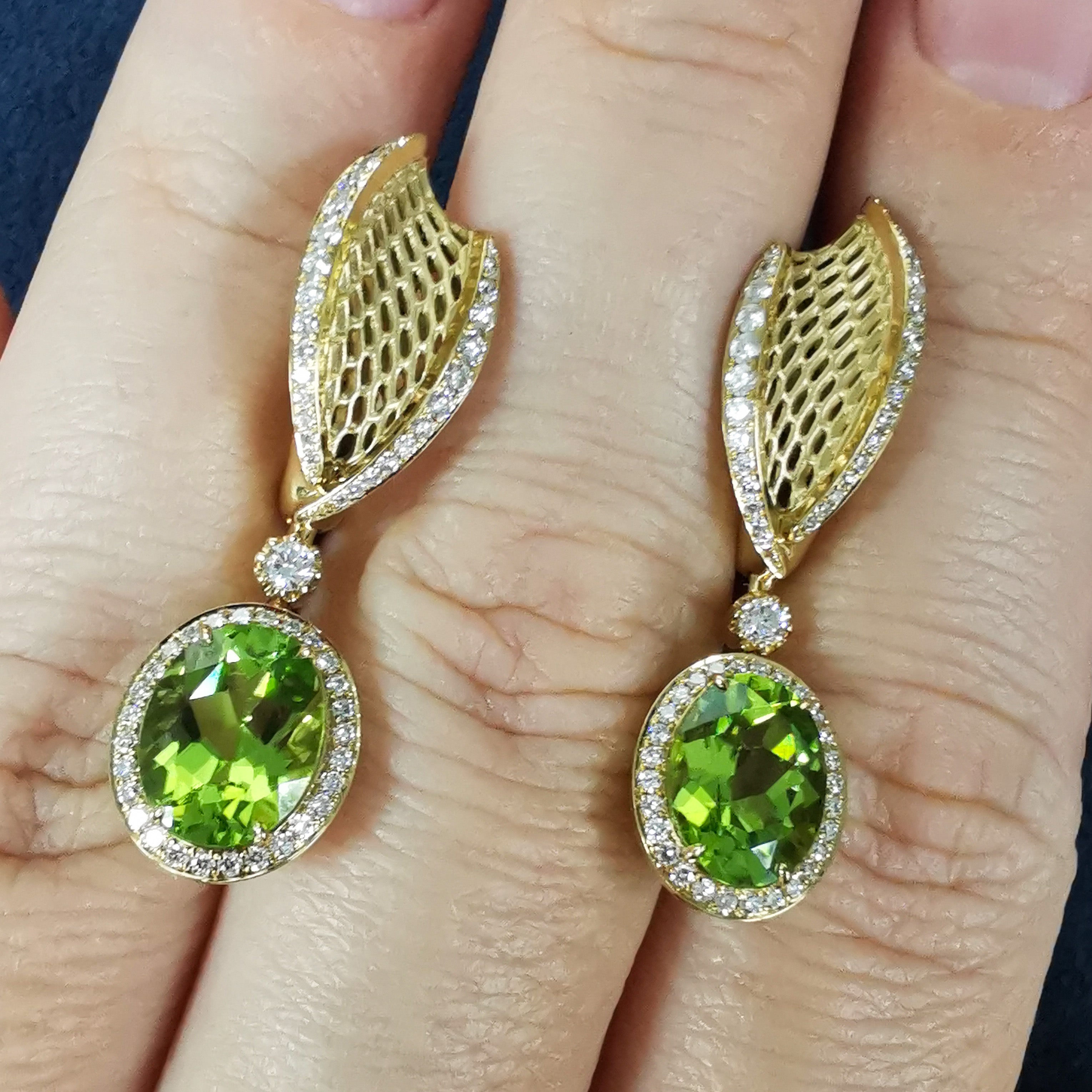 E 0144-22, 18K Yellow Gold, Peridot, Diamonds Earrings