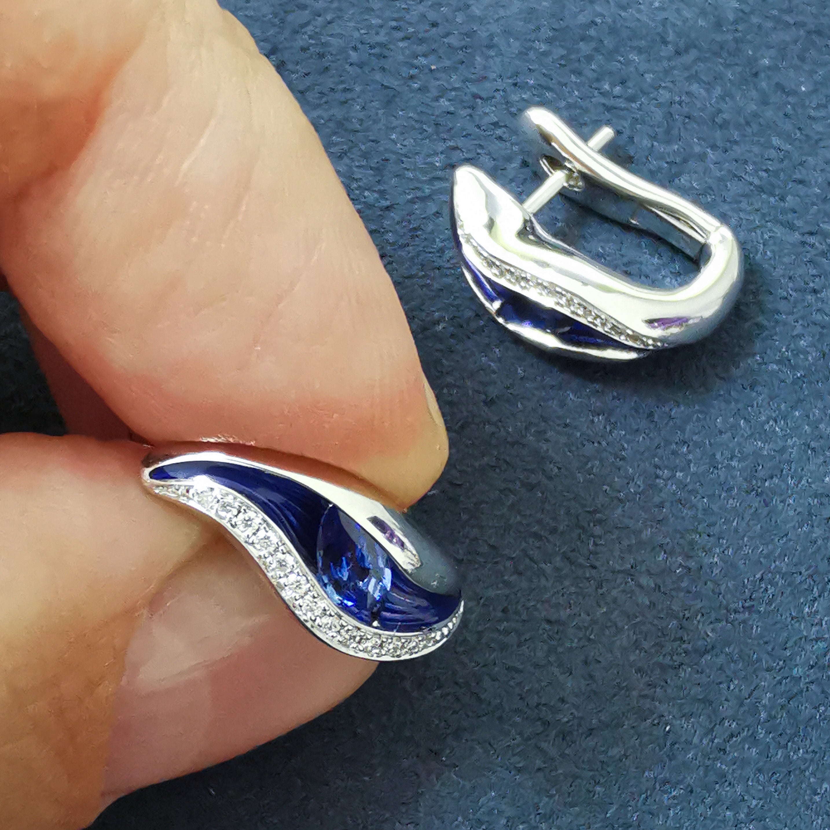 E 0123-80, 18K White Gold, Enamel, Sapphire, Diamonds Earrings