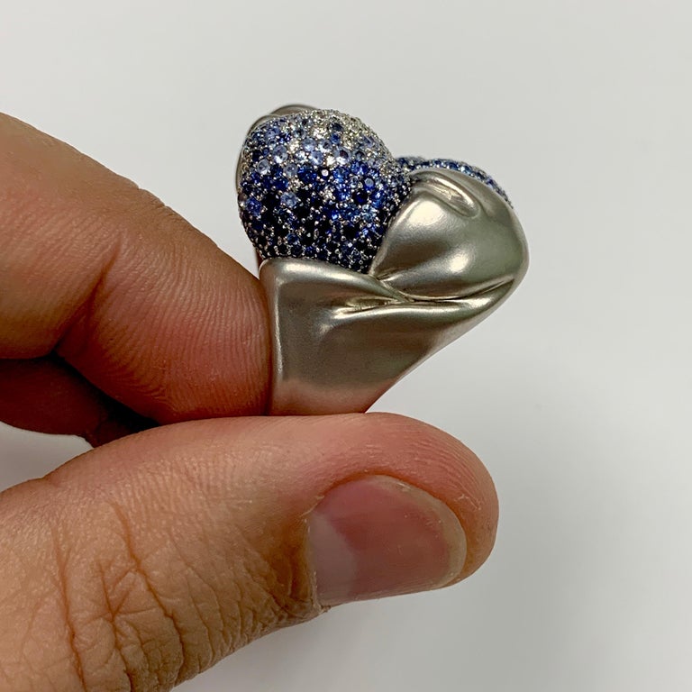 R 0132-1, 18K White Gold, Sapphires, Diamonds Ring
