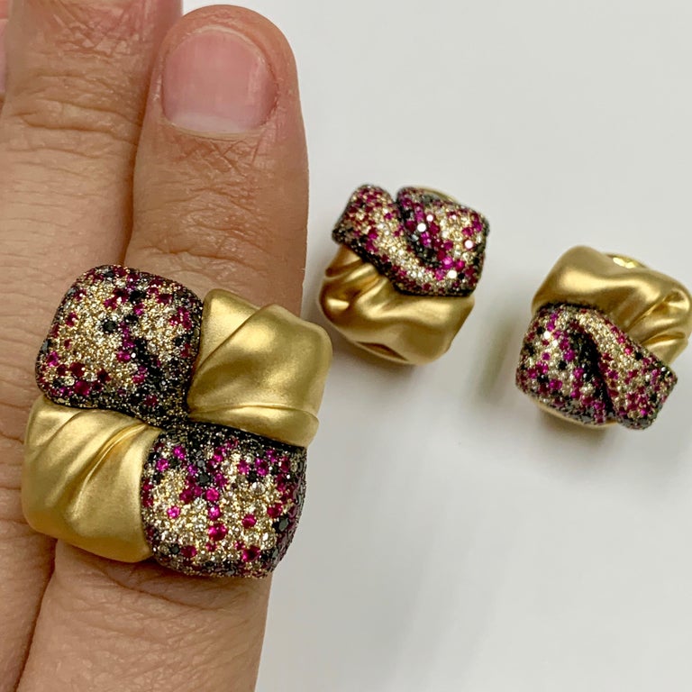 R 0132-1, 18K Yellow Gold, Ruby, Champagne and Black Diamonds Ring