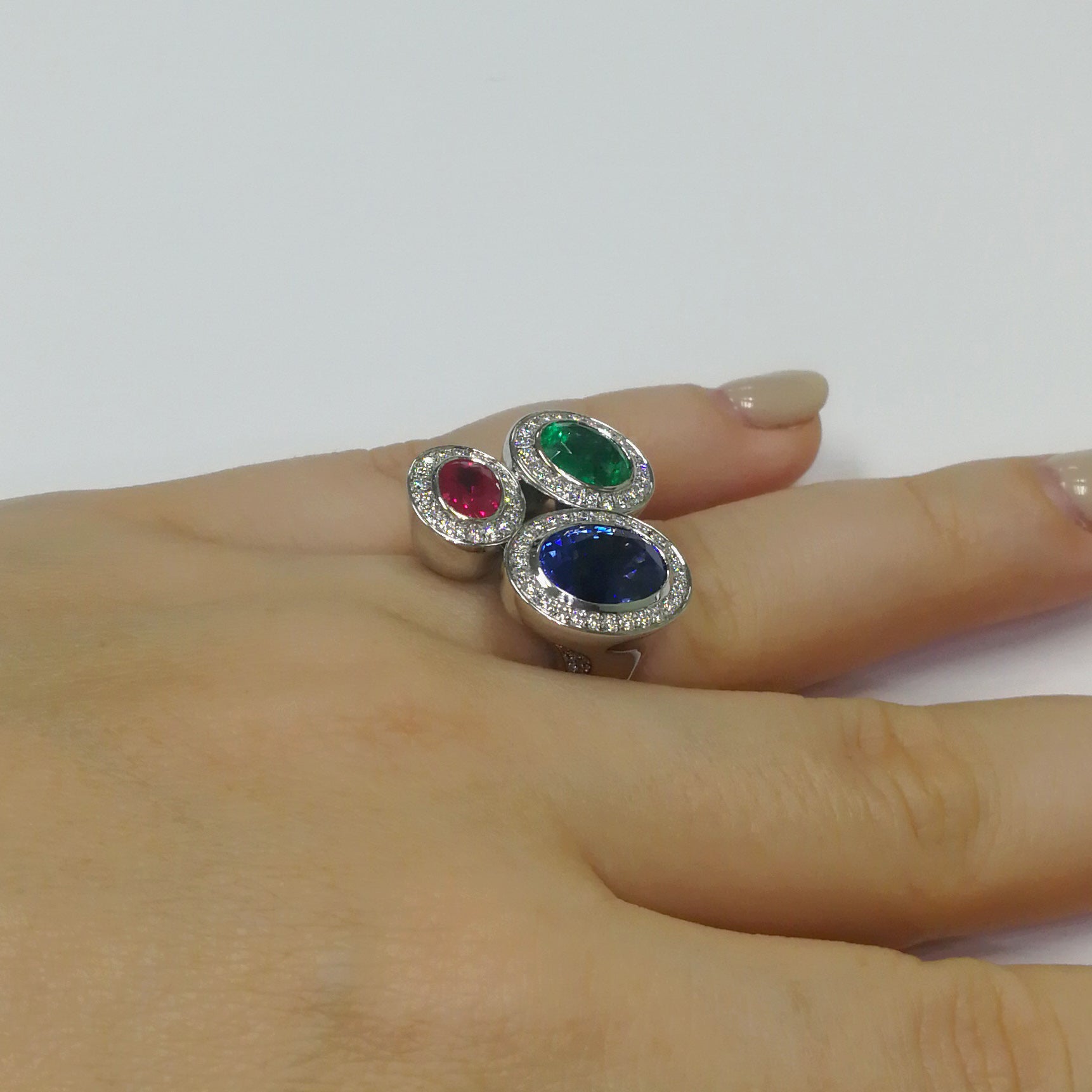 R 0113-0 18K White Gold, Emerald, Ruby, Sapphire, Diamonds Ring