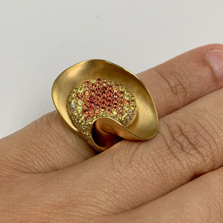 R 0130-0, 18K Yellow Gold, Diamonds, Yellow and Orange Sapphire Ring