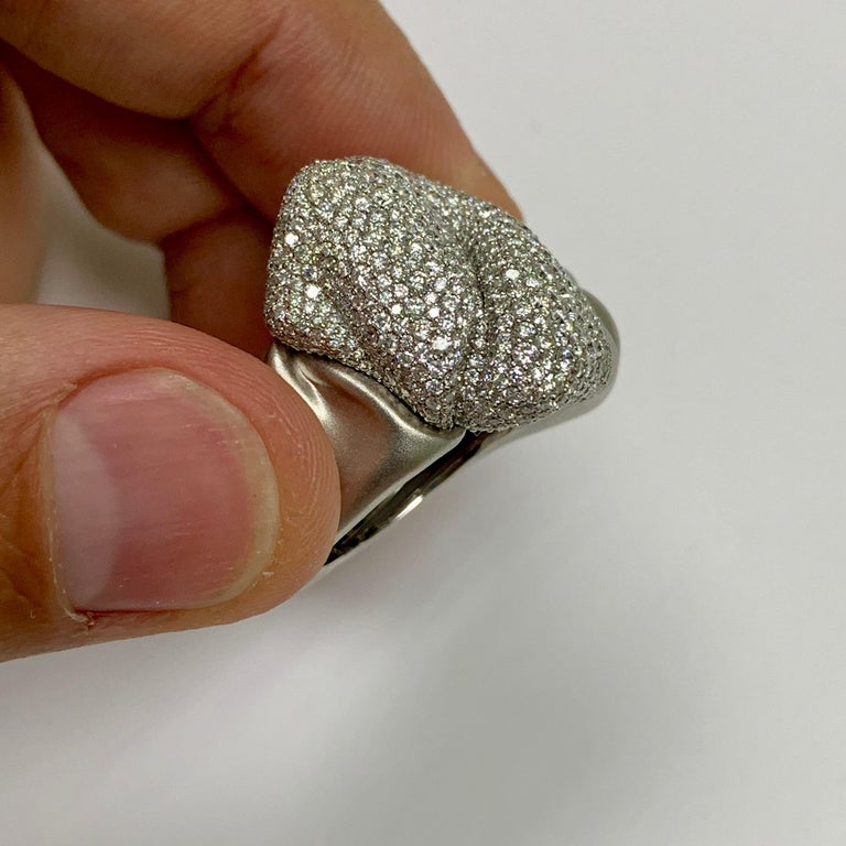 R 0132-0, 18K White Gold, Diamonds Ring
